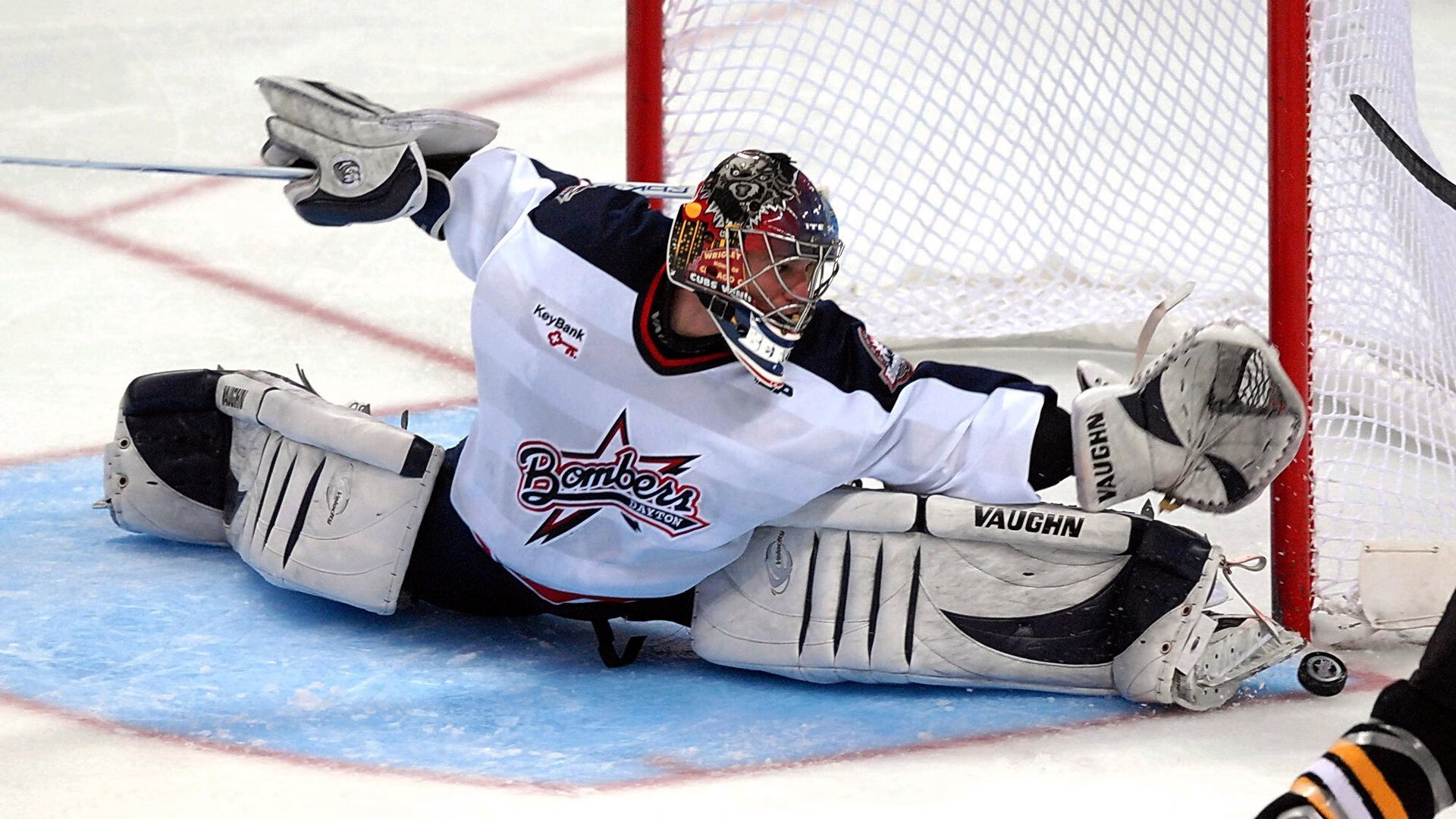 《虚拟偶像与电竞深度融合，跨界合作频繁》，虚拟偶像线下